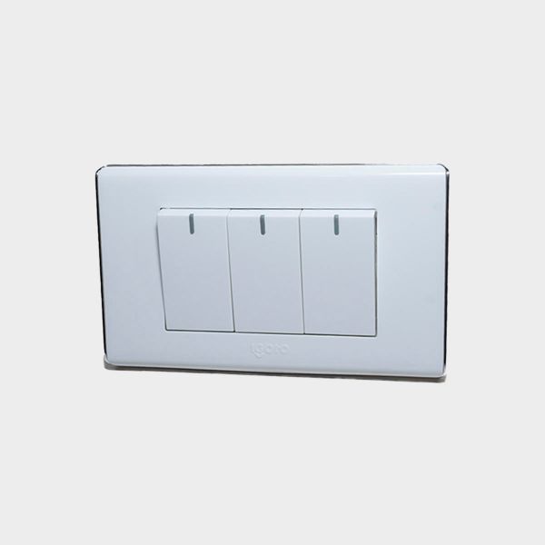 Imagen de INTERRUPTOR TRIPLE BLANCO-A IGOTO