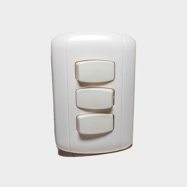Imagen de INTERRUPTOR TRIPLE BEIGE LUMISTAR